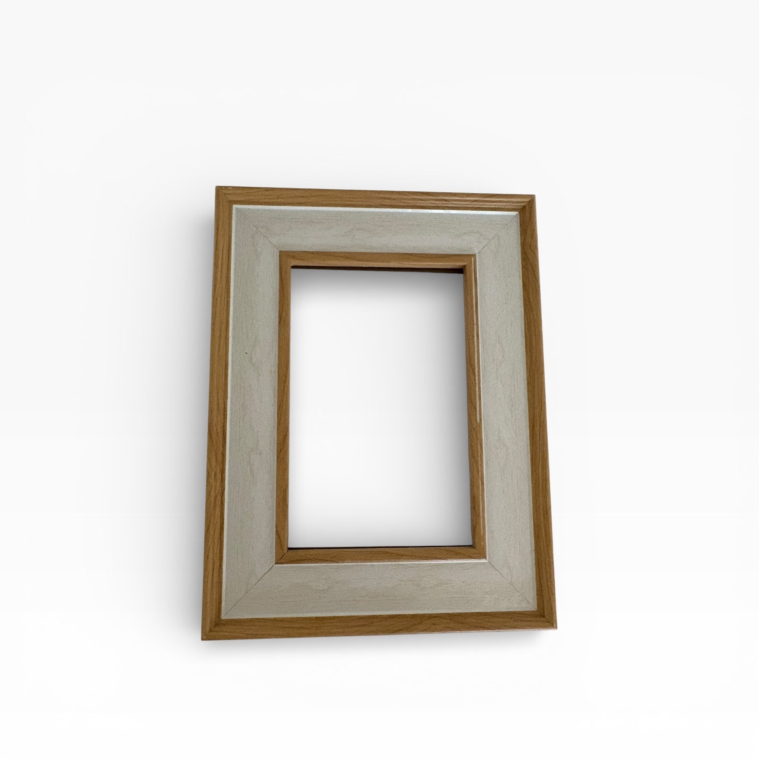 Beyaz ve Ahşap Çerçeve