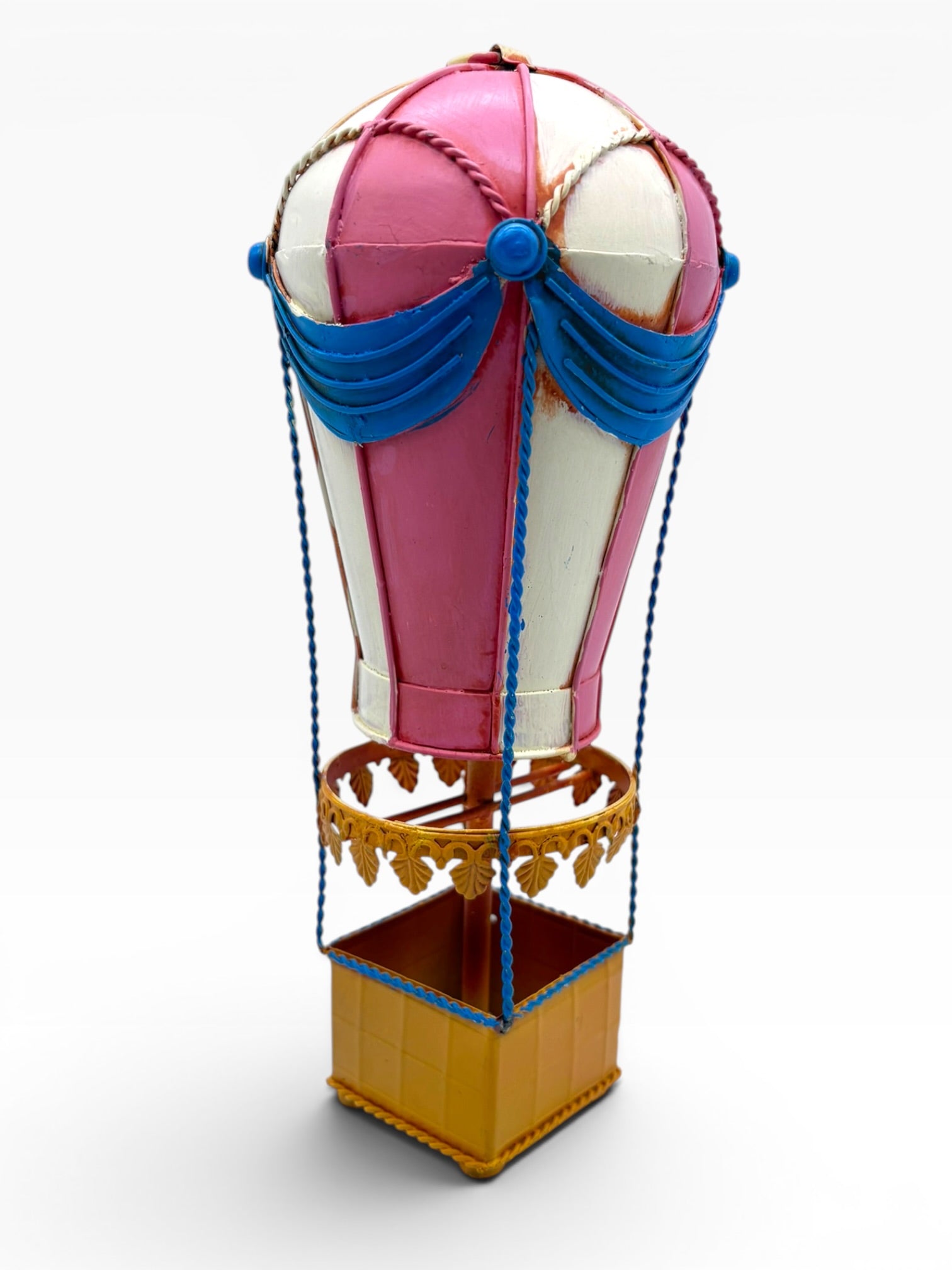 Pembe Metal Uçan Balon – El İşçiliği Dekoratif Tasarım 27 cm